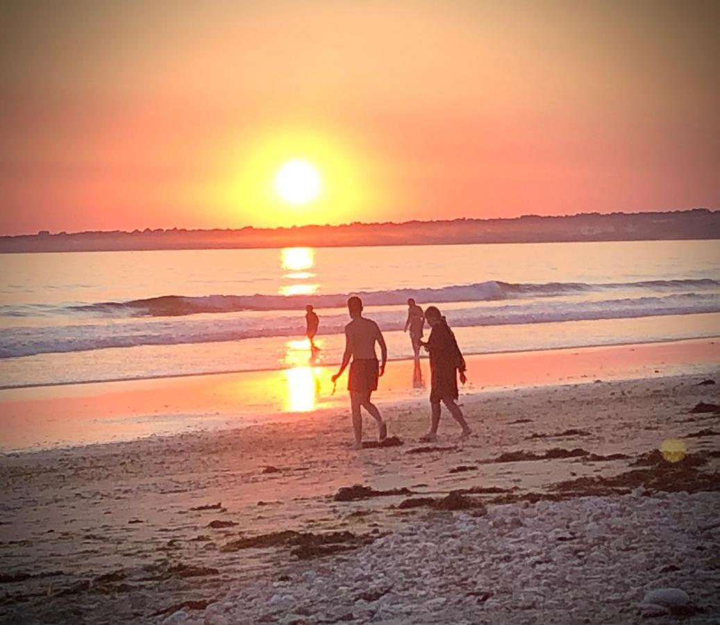 Logis Hotel & Restaurant Les Mouettes - Larmor Plage, Proche De Lorient ภายนอก รูปภาพ
