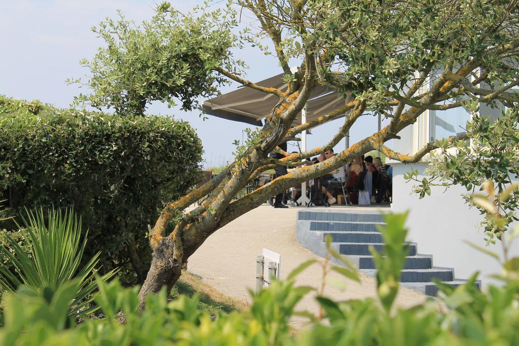 Logis Hotel & Restaurant Les Mouettes - Larmor Plage, Proche De Lorient ภายนอก รูปภาพ